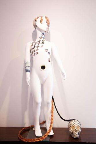 Escultura e assemblage "Terezinha"